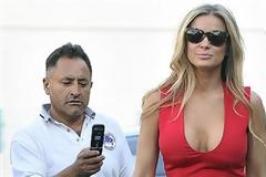 ΔΕΙΤΕ: Τρέχουν από πίσω της οι άντρες...