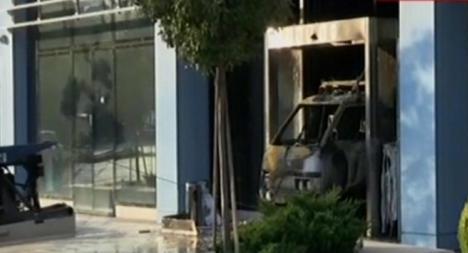 Εμπρηστική επίθεση στα γραφεία της Microsoft στο Μαρούσι - Φωτογραφία 1