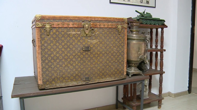 Συνταξιούχοι είχαν ένα μπαούλο Louis Vuitton από το 1880 για να βάζουν σιτάρι - Φωτογραφία 1