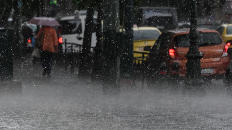 Κακοκαιρία: Έρχεται νέο κύμα με σφοδρές καταιγίδες - 7.500 κεραυνοί έπεσαν την Πέμπτη - Φωτογραφία 1