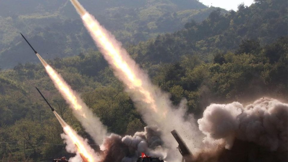 Βόρεια Κορέα: Νέα πετυχημένη εκτόξευση «πολλαπλών πυραύλων» - Φωτογραφία 1