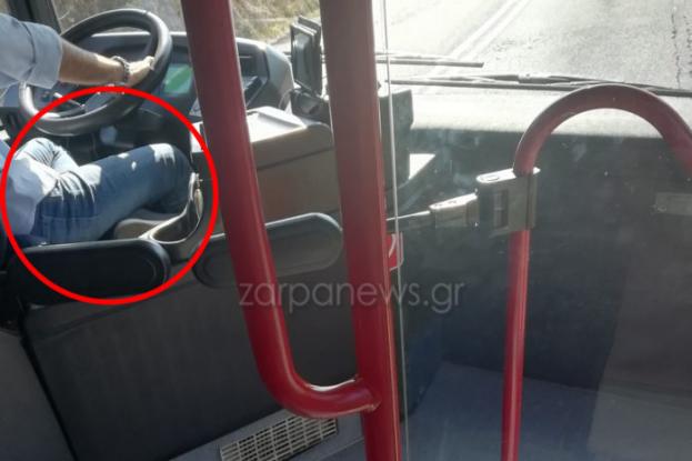Ασυνείδητος οδηγός λεωφορείου οδηγεί… «σταυροπόδι» (βίντεο) - Φωτογραφία 1