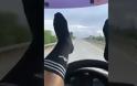 ΒΙΝΤΕΟ.Εντοπίσθηκε ο νταλικιέρης που οδηγούσε με τα πόδια - Φωτογραφία 2