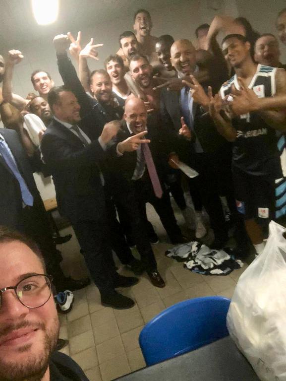 Κολοσσός: Η αφιέρωση στον Χατζηλαζάρου και η selfie της νίκης στα αποδυτήρια (pic) - Φωτογραφία 2