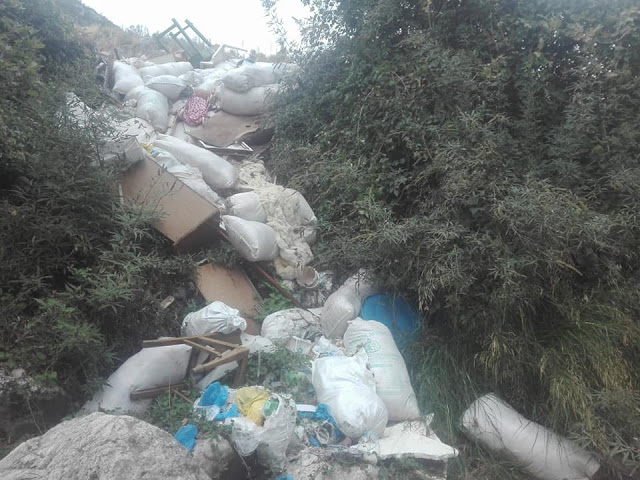 Γεμάτος σκουπίδια ο Ποταμός στο ΜΟΝΑΣΤΗΡΑΚΙ Βόνιτσας - ΦΩΤΟ - Φωτογραφία 1