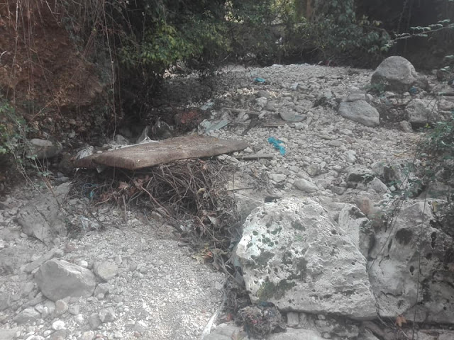 Γεμάτος σκουπίδια ο Ποταμός στο ΜΟΝΑΣΤΗΡΑΚΙ Βόνιτσας - ΦΩΤΟ - Φωτογραφία 7