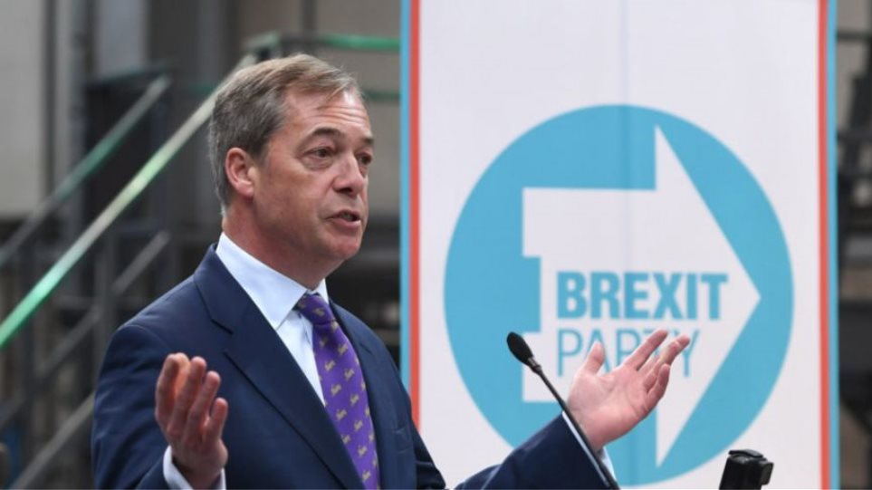 Brexit: Πτώση για το κόμμα του Φάρατζ μετά την απόφασή του να μην είναι υποψήφιος στις εκλογές - Φωτογραφία 1