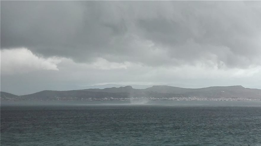 Με shelf cloud από το Σαρωνικό εισέβαλε η κακοκαιρία στην Αττική - Φωτογραφία 5