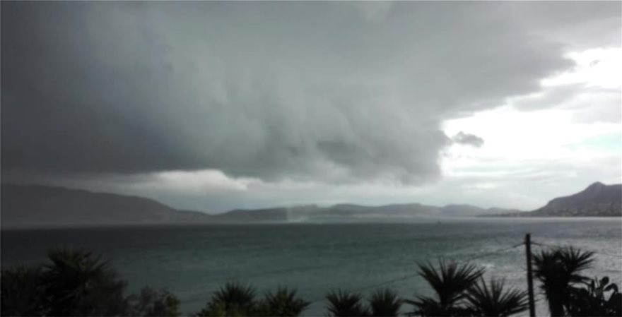 Με shelf cloud από το Σαρωνικό εισέβαλε η κακοκαιρία στην Αττική - Φωτογραφία 6