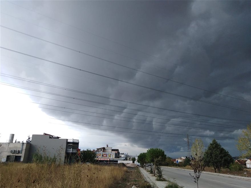 Με shelf cloud από το Σαρωνικό εισέβαλε η κακοκαιρία στην Αττική - Φωτογραφία 7