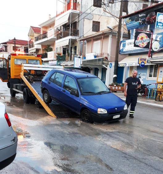 Λευκάδα: Ο δρόμος «κατάπιε» αυτοκίνητο στη Γολέμη (φωτο) - Φωτογραφία 9