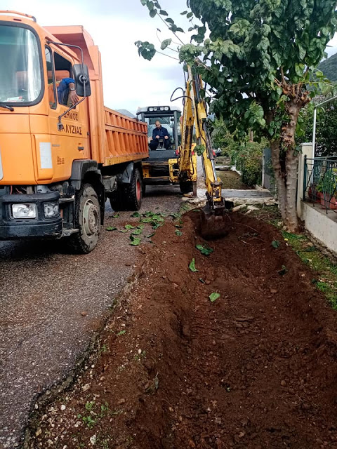 Συνεχίζονται οι εργασίες καθαρισμού στο κεντρικό αυλάκι στο ΒΑΣΙΛΟΠΟΥΛΟ Ξηρομέρου -ΦΩΤΟ - Φωτογραφία 12