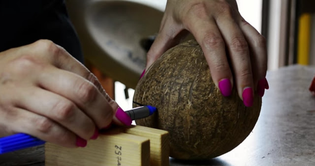 ΚΑΤΑΣΚΕΥΕΣ - Πώς να φτιάξετε μοναδικά μπολ από το κέλυφος μιας καρύδας - Φωτογραφία 3