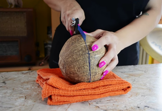 ΚΑΤΑΣΚΕΥΕΣ - Πώς να φτιάξετε μοναδικά μπολ από το κέλυφος μιας καρύδας - Φωτογραφία 4