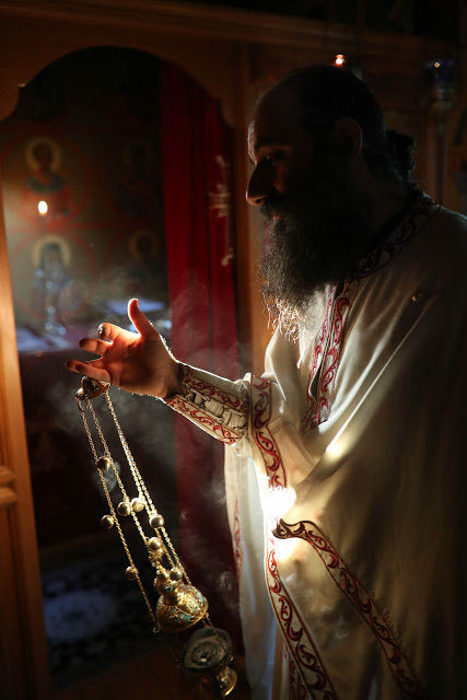 12723 - Θεία Λειτουργία στο παρεκκλήσι του Αγίου Νεκταρίου της Ιεράς Μονής Βατοπαιδίου (φωτογραφίες) - Φωτογραφία 12