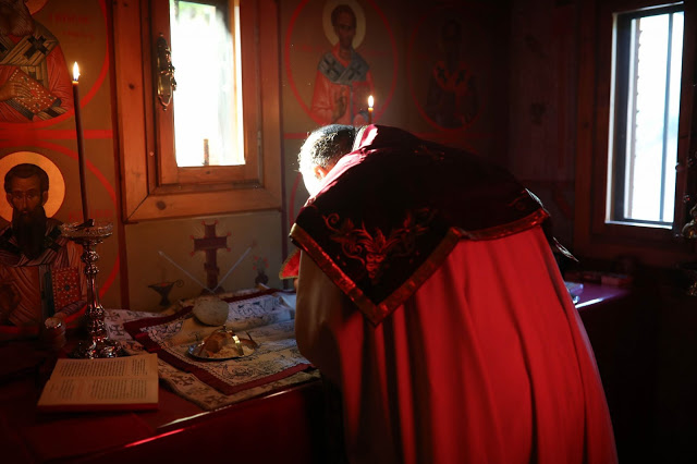 12723 - Θεία Λειτουργία στο παρεκκλήσι του Αγίου Νεκταρίου της Ιεράς Μονής Βατοπαιδίου (φωτογραφίες) - Φωτογραφία 13
