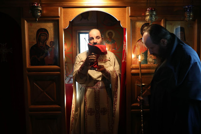 12723 - Θεία Λειτουργία στο παρεκκλήσι του Αγίου Νεκταρίου της Ιεράς Μονής Βατοπαιδίου (φωτογραφίες) - Φωτογραφία 17
