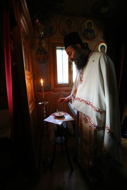 12723 - Θεία Λειτουργία στο παρεκκλήσι του Αγίου Νεκταρίου της Ιεράς Μονής Βατοπαιδίου (φωτογραφίες) - Φωτογραφία 19