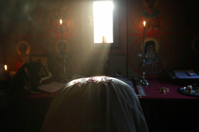 12723 - Θεία Λειτουργία στο παρεκκλήσι του Αγίου Νεκταρίου της Ιεράς Μονής Βατοπαιδίου (φωτογραφίες) - Φωτογραφία 9