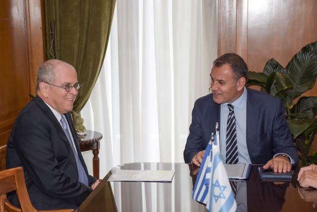 Συνάντηση ΥΕΘΑ κ. Νικολάου Παναγιωτόπουλου με τον νέο Πρέσβη του Ισραήλ κ. Γιοσί Αμράνι - Φωτογραφία 2