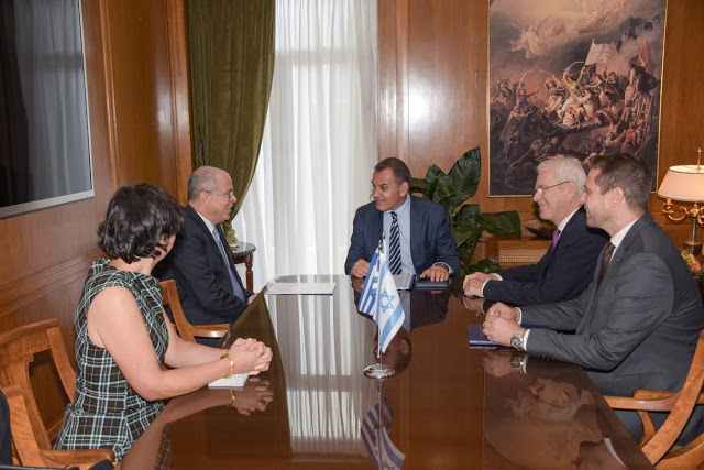 Συνάντηση ΥΕΘΑ κ. Νικολάου Παναγιωτόπουλου με τον νέο Πρέσβη του Ισραήλ κ. Γιοσί Αμράνι - Φωτογραφία 3