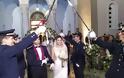 Παντρεύτηκε ο Διοικητής του Α.Τ. Αστακού Γιάννης Μπέσσας. Εντυπωσιακός ο γάμος με τα ξίφη... των Αστυνομικών!! - Φωτογραφία 2