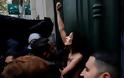Παρίσι: Γυμνόστηθες FEMEN επισκίασαν την πορεία κατά της ισλαμοφοβίας