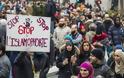 Παρίσι: Γυμνόστηθες FEMEN επισκίασαν την πορεία κατά της ισλαμοφοβίας - Φωτογραφία 3