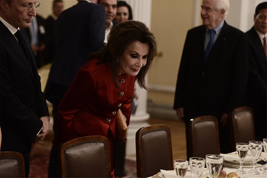 Δείπνο στο Προεδρικό - φωτος: Απρόσμενες χειραψίες, λαμπερές εμφανίσεις - Φωτογραφία 28