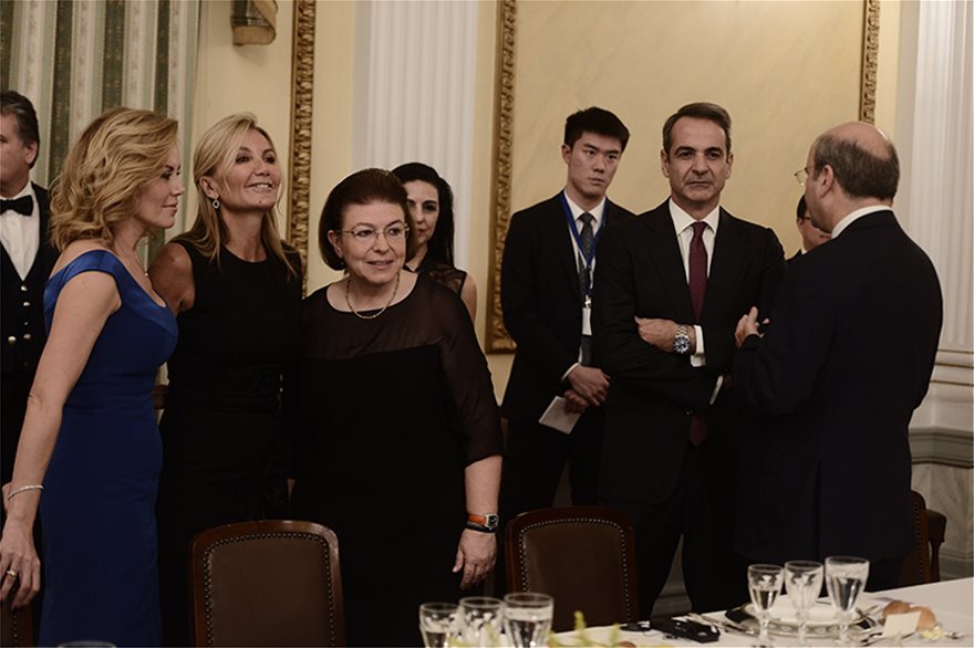 Δείπνο στο Προεδρικό - φωτος: Απρόσμενες χειραψίες, λαμπερές εμφανίσεις - Φωτογραφία 30