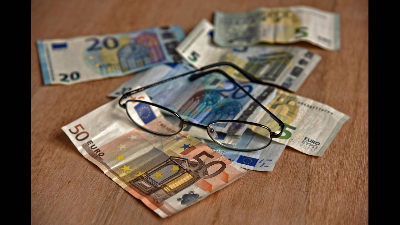 Συντάξεις: Έξι κατηγορίες συνταξιούχων θα λάβουν από 1.350 έως 30.000 ευρώ - Φωτογραφία 1