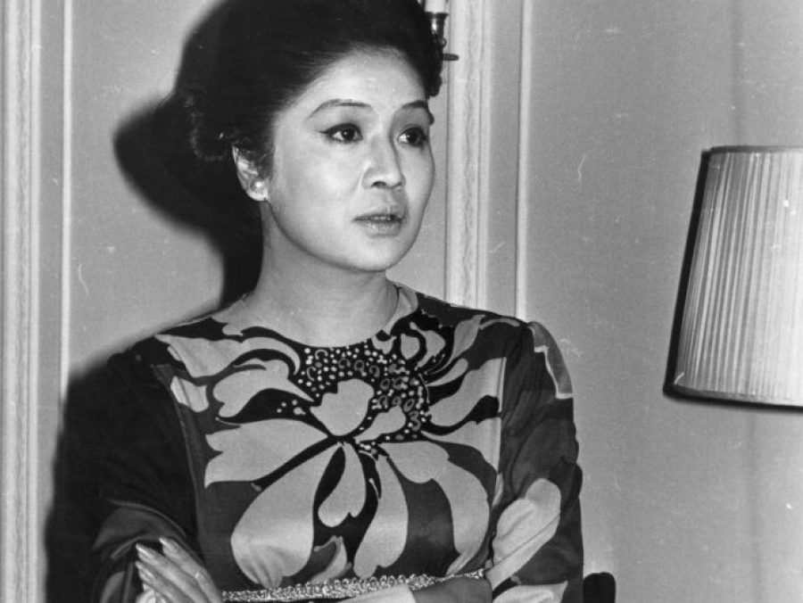 Imelda Marcos: Η Σύζυγος του δικτάτορα Φιλιππίνων κοιμόταν πάνω σε μαργαριτάρια - Φωτογραφία 1