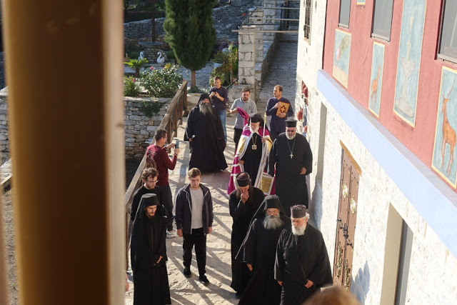 12760 - Η ανακομιδή των λειψάνων του Αγίου Γεωργίου στην Ιερά Καλύβη των Ιωασαφαίων στα Καυσοκαλύβια - Φωτογραφία 8