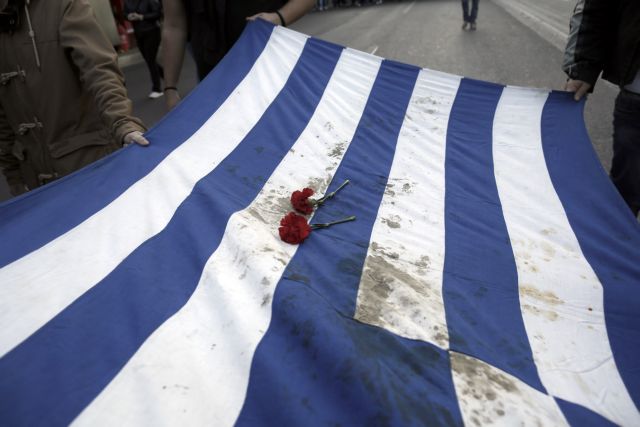Πολυτεχνείο : Ψάχνουν την αιματοβαμμένη σημαία – Πόλεμος ΠΑΣΠ και νεολαίας ΣΥΡΙΖΑ - Φωτογραφία 1
