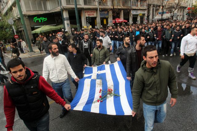Πολυτεχνείο : Ψάχνουν την αιματοβαμμένη σημαία – Πόλεμος ΠΑΣΠ και νεολαίας ΣΥΡΙΖΑ - Φωτογραφία 4