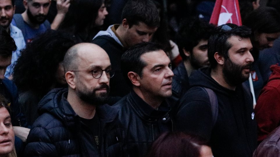 ΝΔ για τον Αλέξη Τσίπρα: Τουρίστας και στις διαδηλώσεις, δεν πήγε μέχρι την αμερικανική πρεσβεία - Φωτογραφία 1