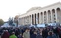 Πολιτικές αναταράξεις στη Γεωργία: 20.000 διαδηλωτές απαίτησαν πρόωρες εκλογές - Φωτογραφία 4