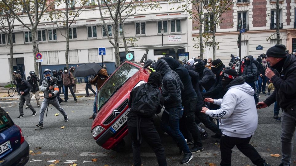 Γαλλία: Πάνω από 260 συλλήψεις μετά τις συγκεντρώσεις των «κίτρινων γιλέκων» - Φωτογραφία 1