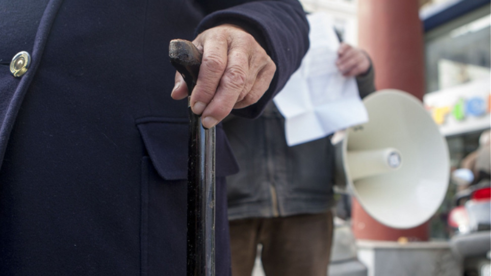 Συντάξεις: Μειώνεται ο κόφτης για απασχολούμενους συνταξιούχους –Αλλαγές και στους τίτλους κτίσης - Φωτογραφία 1