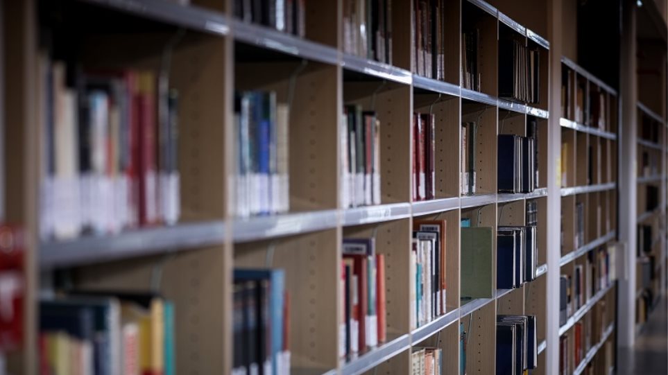 Ξέχασαν να επιστρέψουν 5.000 βιβλία που δανείστηκαν από το 2001 από τις βιβλιοθήκες - Φωτογραφία 1