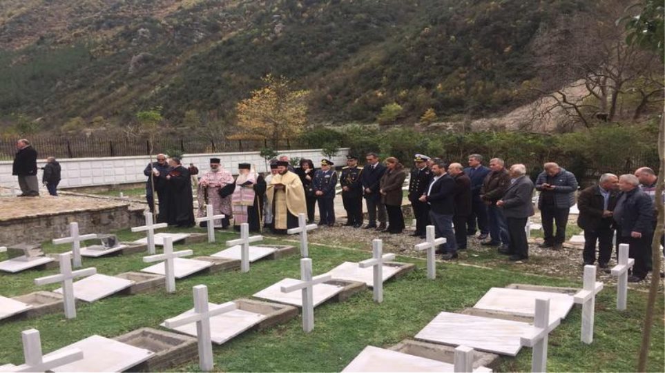 Αλβανία: Συγκίνηση στην ταφή οστών 193 Ελλήνων πεσόντων στο έπος του '40 - Φωτογραφία 1
