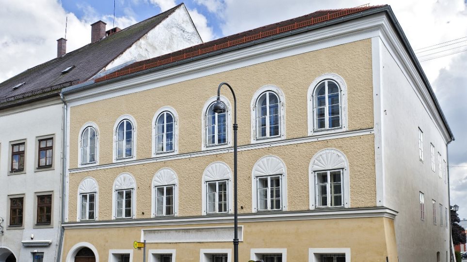 Η Αυστρία θα μετατρέψει το κτίριο όπου γεννήθηκε ο Χίτλερ σε αστυνομικό τμήμα - Φωτογραφία 1