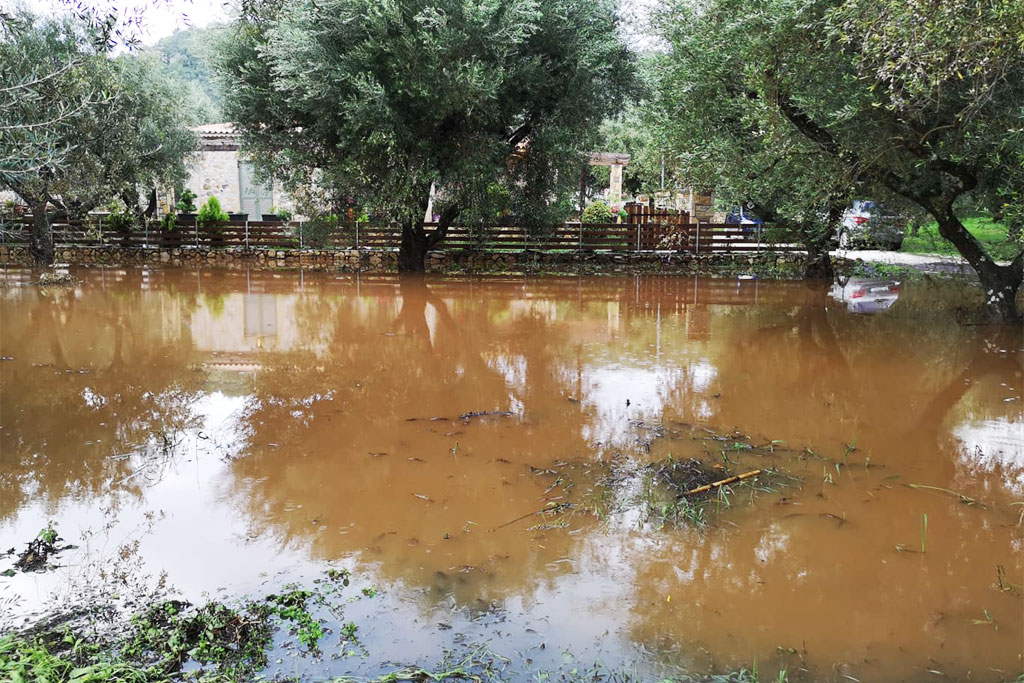 «Πνίγηκαν» Πελοπόννησος και Δυτική Ελλάδα - Έρχεται και στην Αττική η κακοκαιρία - Φωτογραφία 6