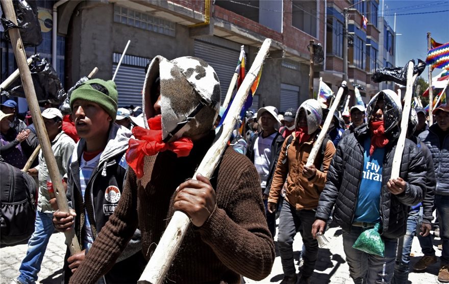Στο χείλος του εμφυλίου η Βολιβία - Στους 32 οι νεκροί από τα βίαια επεισόδια - Φωτογραφία 4