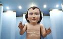 ΒΙΝΤΕΟ>Εκκλησία έφτιαξε γιγάντιο άγαλμα του μωρού Ιησού που έγινε viral για τους λάθος λόγους