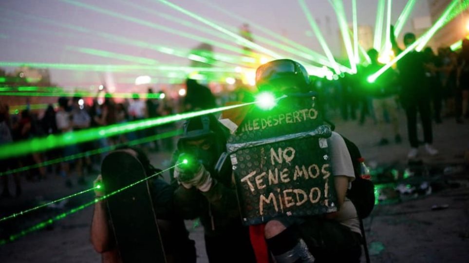 Χιλή: Λεηλασίες και εμπρησμοί καταστημάτων από διαδηλωτές - Φωτογραφία 1