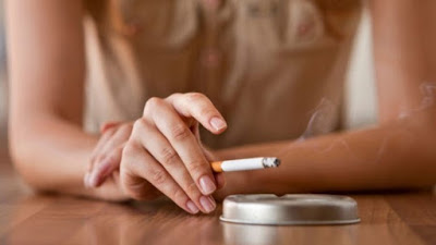 Με ένα τσιγάρο στο χέρι οι Κρητικοί - Φωτογραφία 1