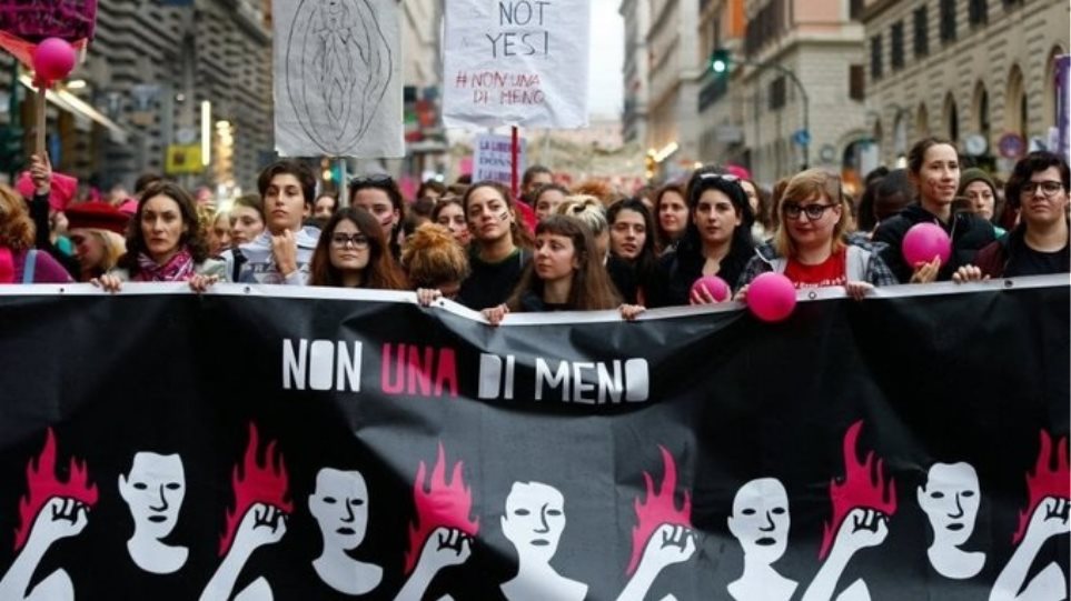 Ιταλία: Χιλιάδες διαδηλωτές στους δρόμους της Ρώμης κατά της σεξουαλικής βίας - Φωτογραφία 1