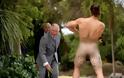 Ο πρίγκιπας Κάρολος και η «αμήχανη» στιγμή με γυμνό άντρα Μαορί