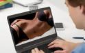 Χάκερς βιντεοσκοπούν όσους σερφάρουν σε ιστοσελίδες με πορνό